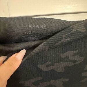 SPANX Dark Camouflage Leggings